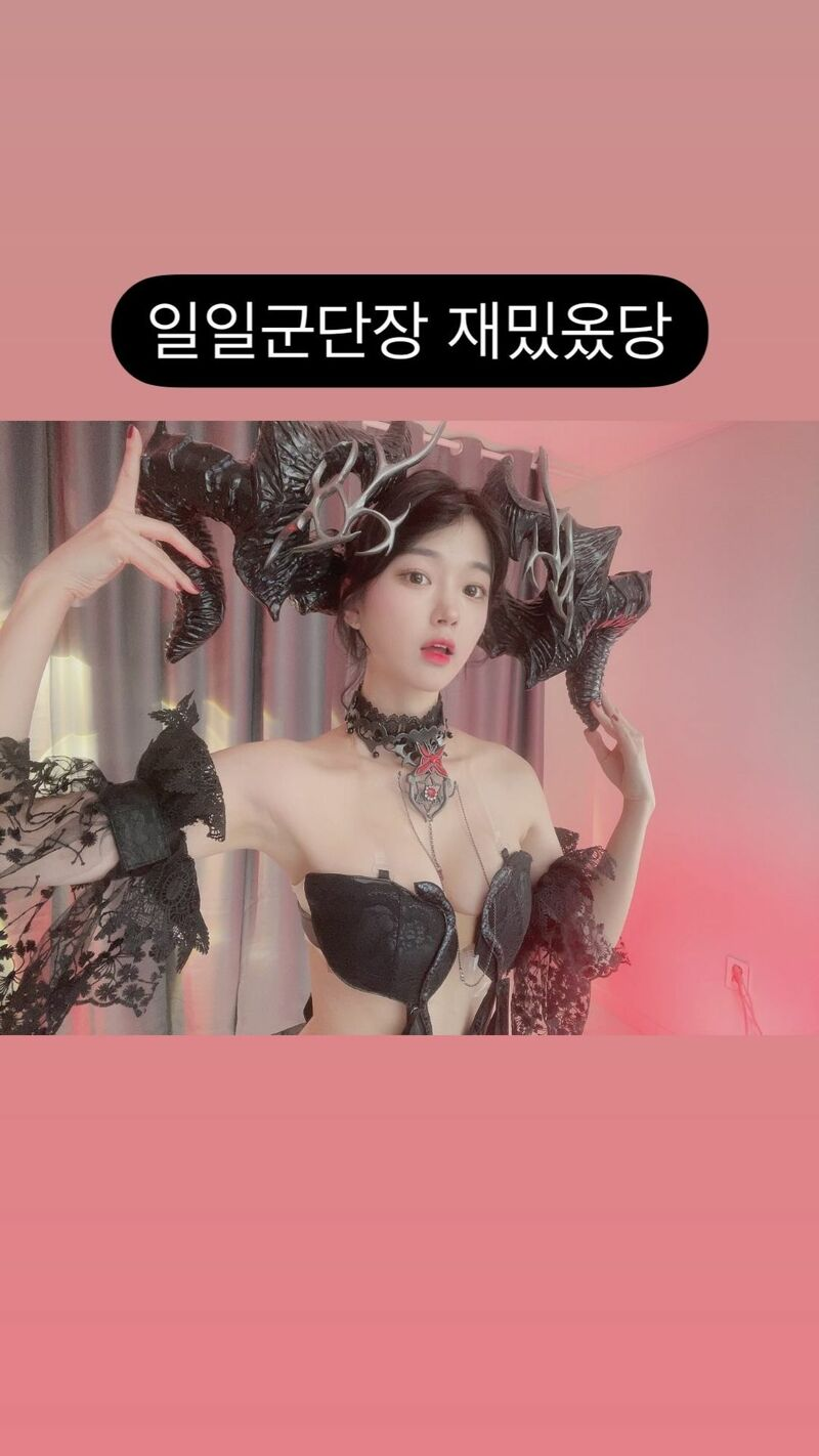 일일군단장이 된 문월 에키드나 코스프레 언더붑 야벅지 노출